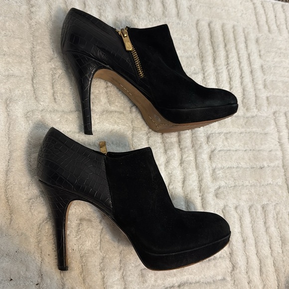 Vince Camuto Elvin Suede Platform Bootie With Crocodile Leather Heel - Picture 4 of 9